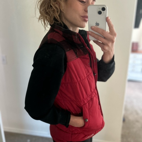 Eddie Bauer Red Quilted Puffer Vest - Picture 6 of 6